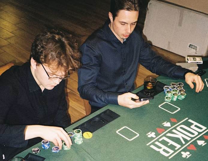 poker table dynamics